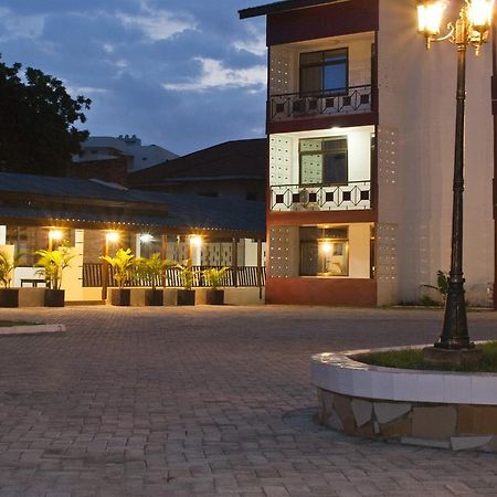 Consir Executive Lodge Аккра Экстерьер фото
