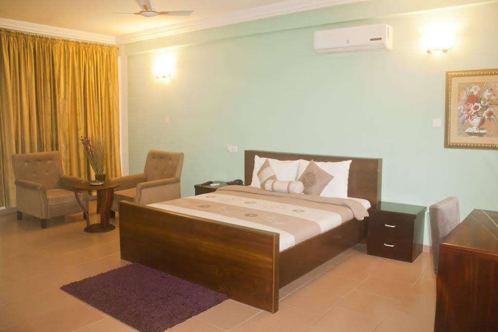Consir Executive Lodge Аккра Экстерьер фото