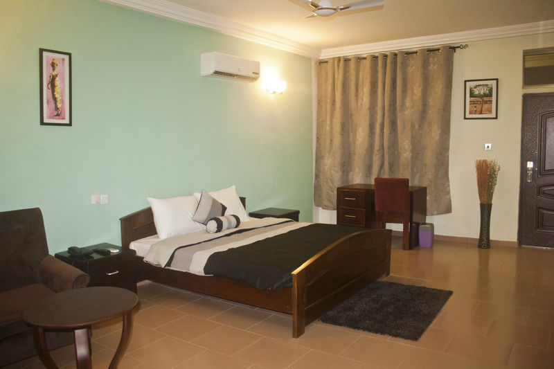 Consir Executive Lodge Аккра Экстерьер фото