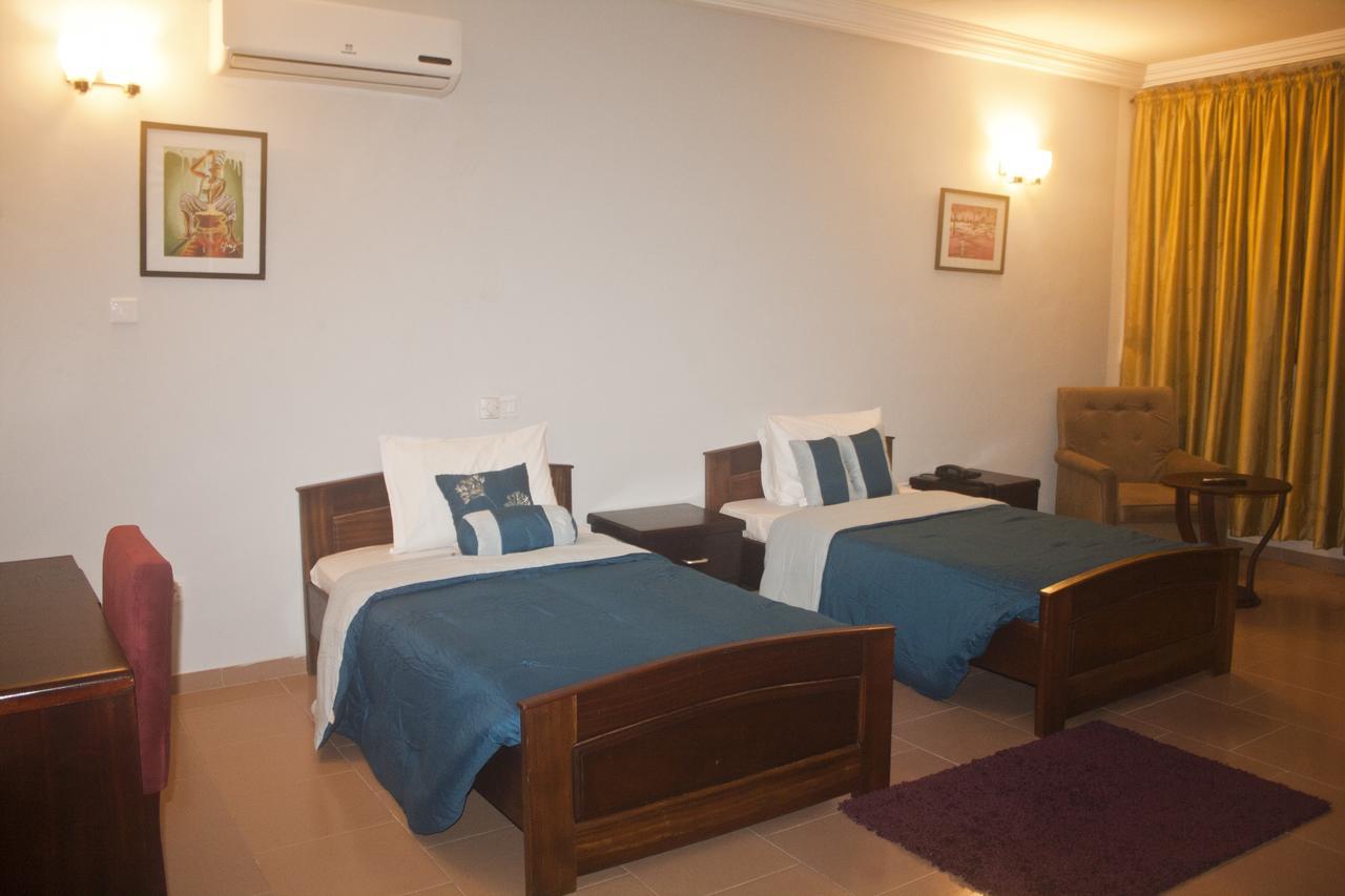 Consir Executive Lodge Аккра Экстерьер фото