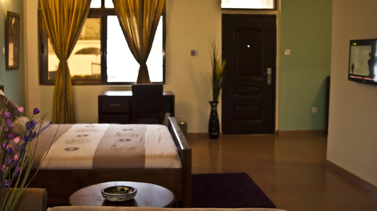 Consir Executive Lodge Аккра Экстерьер фото