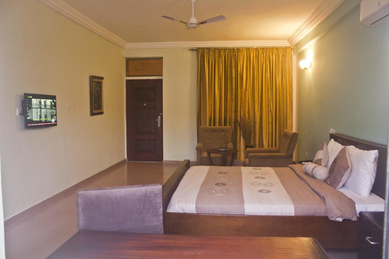 Consir Executive Lodge Аккра Экстерьер фото