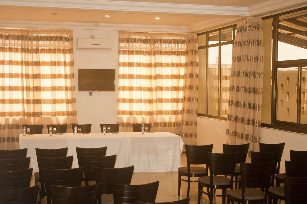 Consir Executive Lodge Аккра Экстерьер фото
