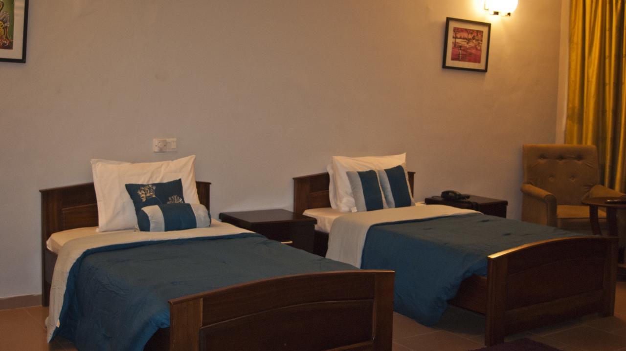Consir Executive Lodge Аккра Экстерьер фото
