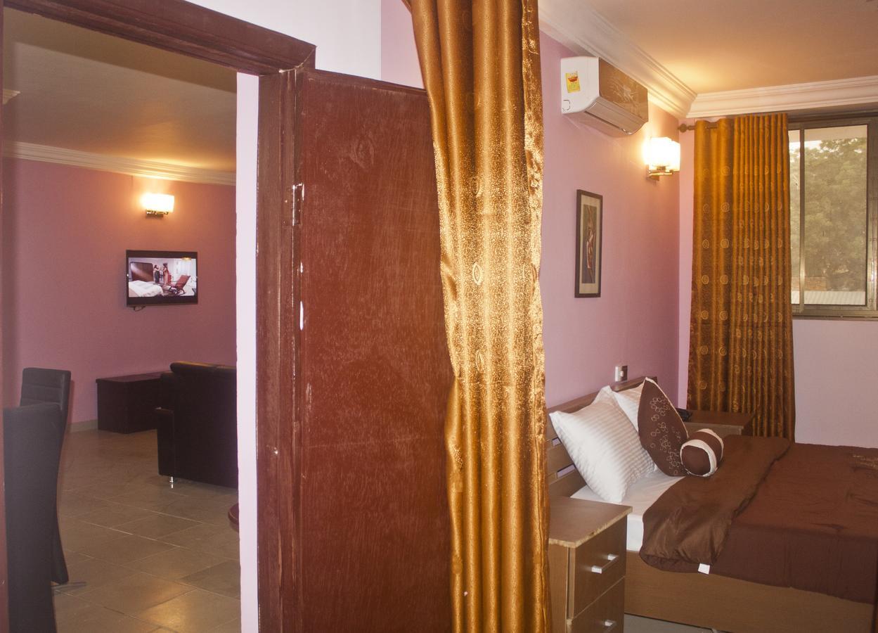 Consir Executive Lodge Аккра Экстерьер фото