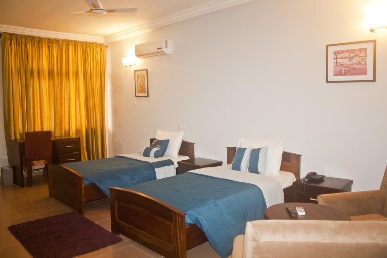 Consir Executive Lodge Аккра Экстерьер фото